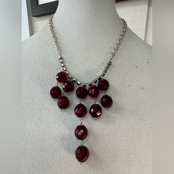 Funky older red drippy bead and black rhinestone necklace - Picture 3 of 7